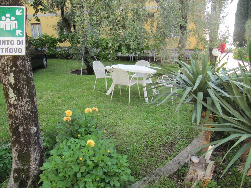 Hotel Carlo Brenzone sul Garda Exterior photo