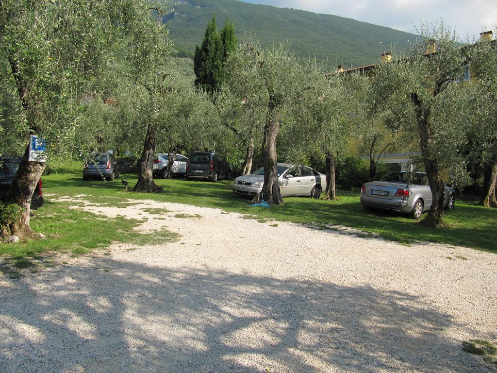 Hotel Carlo Brenzone sul Garda Exterior photo